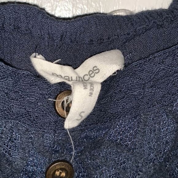 American Eagle Womens Navy Blue Long Sleeve Lace Henley Top S 100% Rayon Casual - Picture 3 of 11